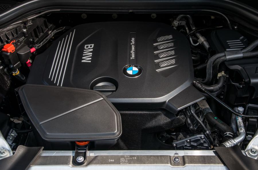 Моторный отсек BMW X4 xDrive20d M Sport (G02) 2018 года  (WW) (фото 31 из 40)